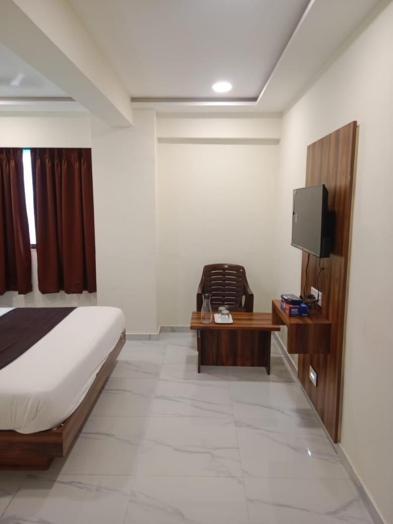 Hotel Sun Shine Ahmedabad Exterior photo