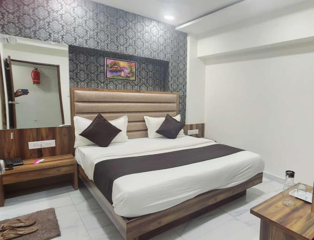 Hotel Sun Shine Ahmedabad Exterior photo
